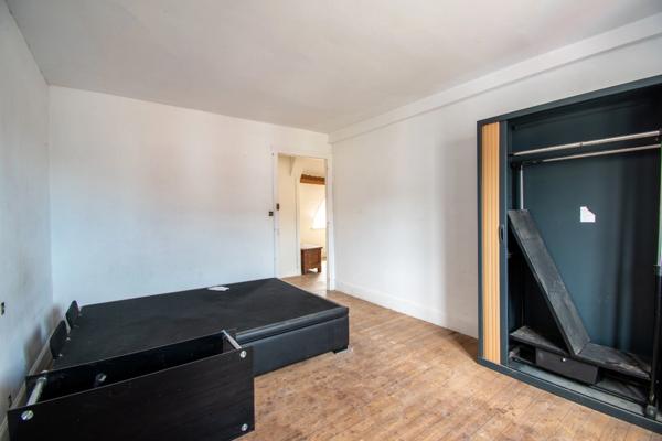 Maison mitoyenne à rénover entièrement