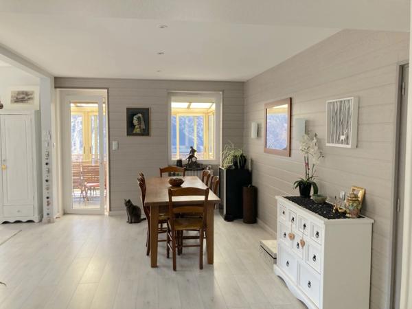 A VENDRE en Maurienne, Maison individuelle 8 pièces, 2 studios indépendants, terrain, vue montagnes et vallée