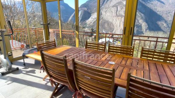 A VENDRE en Maurienne, Maison individuelle 8 pièces, 2 studios indépendants, terrain, vue montagnes et vallée