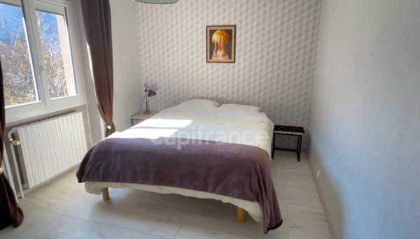 A VENDRE en Maurienne, Maison individuelle 8 pièces, 2 studios indépendants, terrain, vue montagnes et vallée