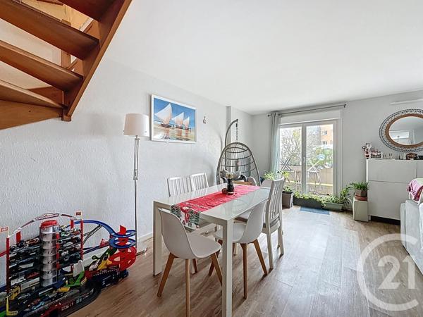 Appartement F6 à vendre  5 pièces - 103 m2 QUETIGNY - 21