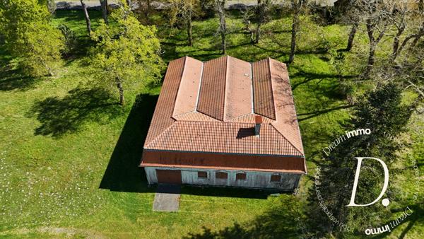 Maison bourgeoise au coeur d'un parc arboré avec piscine