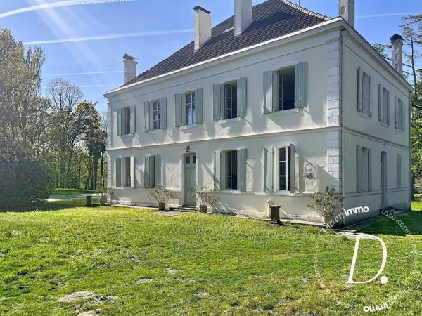Maison bourgeoise au coeur d'un parc arboré avec piscine