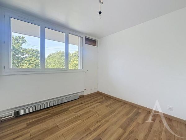 EXCLUSIVITÉ - Appartement F3 56 m² avec balcon, 2 chambres, cave et cuisine équipée