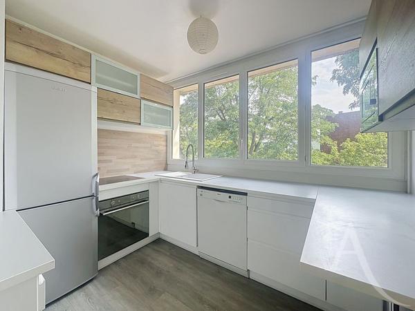 EXCLUSIVITÉ - Appartement F3 56 m² avec balcon, 2 chambres, cave et cuisine équipée