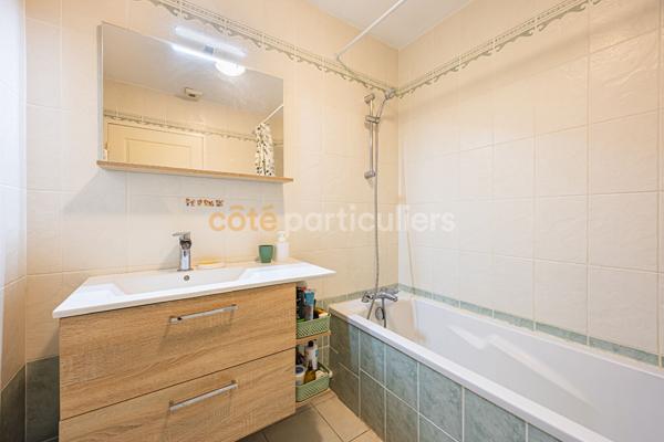 Vente
                Appartement83 m² - 4 Pièces -
                    REZE (44400)