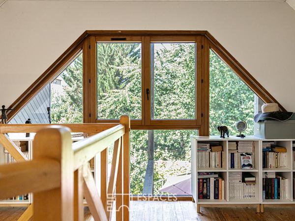 Maison contemporaine en bois avec piscine