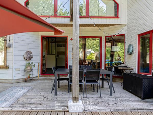 Maison contemporaine en bois avec piscine