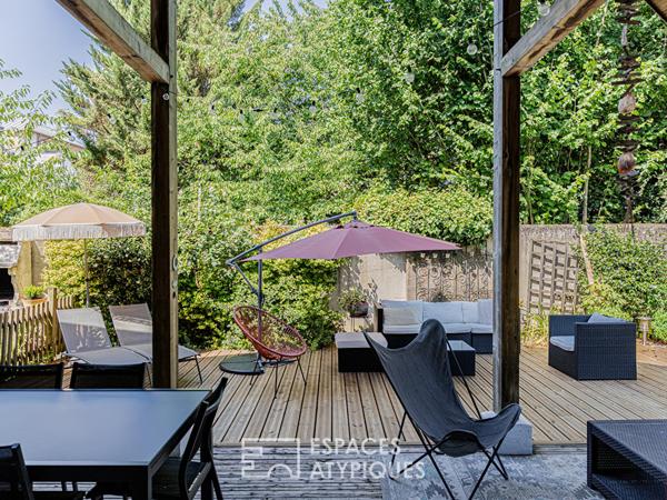Maison contemporaine en bois avec piscine