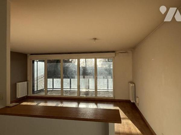 APPARTEMENT TYPE 4 - QUARTIER BEAULIEU /  JEANNE D'ARC- AVEC TERRASSE -
Venez découvrir cet ap...