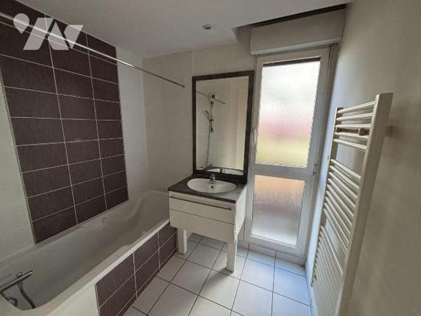 APPARTEMENT TYPE 4 - QUARTIER BEAULIEU /  JEANNE D'ARC- AVEC TERRASSE -
Venez découvrir cet ap...