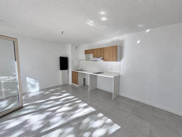 dernier lots offre a découvrir; un beau T2 neuf de 44,50 lumineux et parfaitement agencé, bénéficiant dune agréable loggia de 7m2