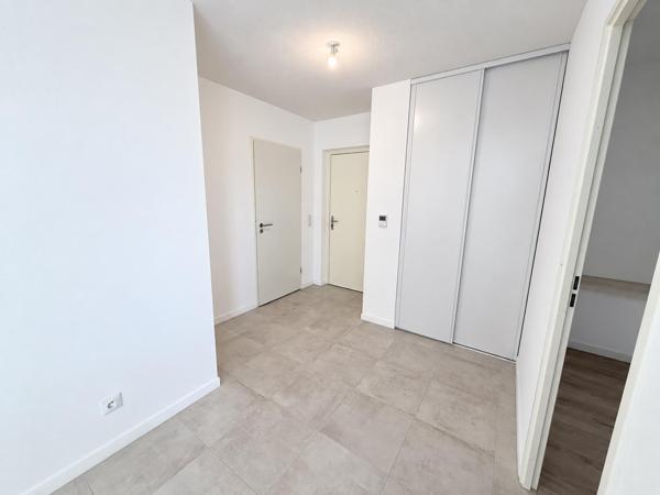 dernier lots offre a découvrir; un beau T2 neuf de 44,50 lumineux et parfaitement agencé, bénéficiant dune agréable loggia de 7m2