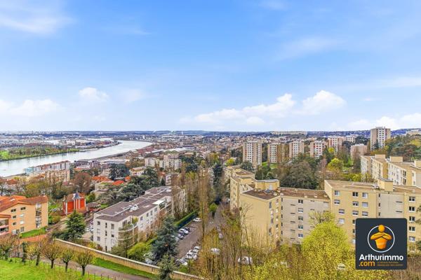 Vente                                                      Appartement
                        
                     3 pièces                      56 m2                     à La Mulatière