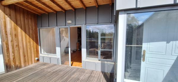 Bourg En Bresse ,en hyper centre , belle maison de ville de  218 m2 , avec studio independant et local commercial loué sur 275 m2 de terrain clos