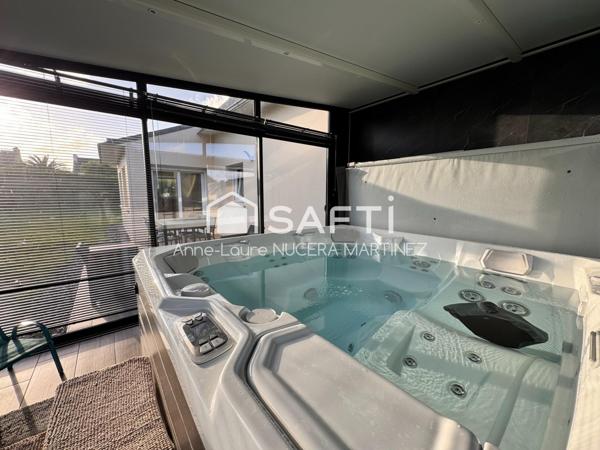 Maison 4 chambres avec véranda, buanderie, garage, hangar et serre