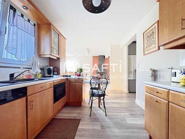 Maison 4 chambres avec véranda, buanderie, garage, hangar et serre