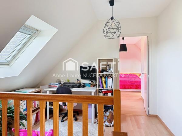 Maison 4 chambres avec véranda, buanderie, garage, hangar et serre