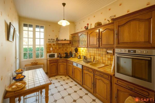 Maison de caractère avec jardin et garage