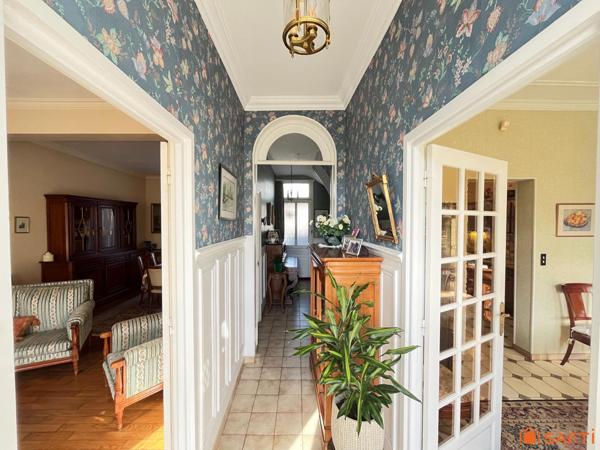 Maison de caractère avec jardin et garage