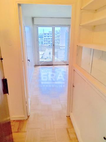 Paris 12éme  Studio de 26 m2 avec Balcon