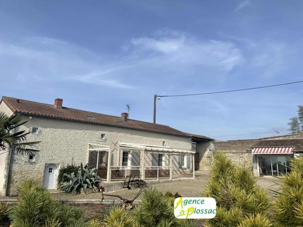 MAISON EN PIERRE RESTAUREE -CENTRE MIREBEAU