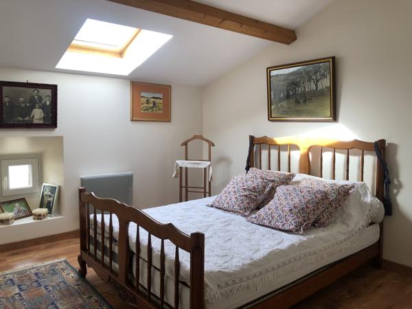 MAISON EN PIERRE RESTAUREE -CENTRE MIREBEAU