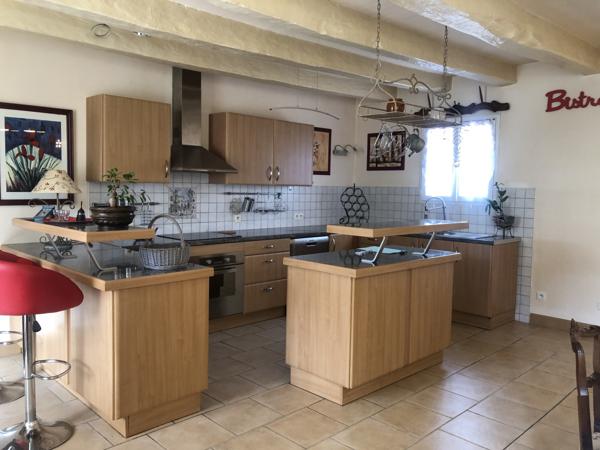 MAISON EN PIERRE RESTAUREE -CENTRE MIREBEAU