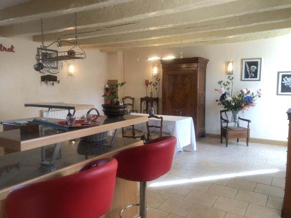 MAISON EN PIERRE RESTAUREE -CENTRE MIREBEAU