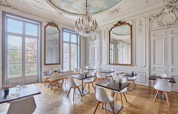 Hôtel particulier luxueux, investissement meublé, géré