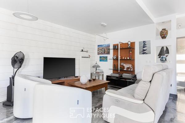 Villa contemporaine de plain pied avec piscine