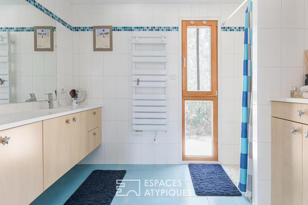 Villa contemporaine de plain pied avec piscine
