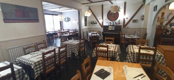 Fond de commerce restauration traditionnelle en centre ville, rue piétonne - terrasse