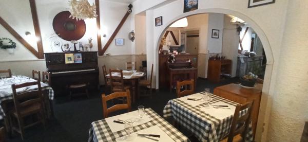 Fond de commerce restauration traditionnelle en centre ville, rue piétonne - terrasse