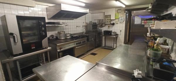 Fond de commerce restauration traditionnelle en centre ville, rue piétonne - terrasse