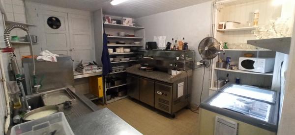 Fond de commerce restauration traditionnelle en centre ville, rue piétonne - terrasse