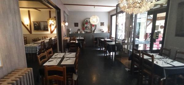 Fond de commerce restauration traditionnelle en centre ville, rue piétonne - terrasse