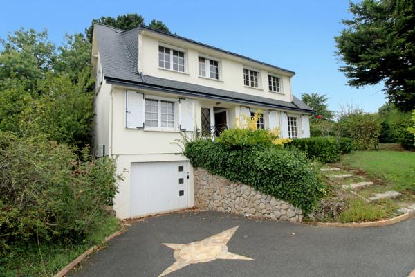 JOLI PAVILLON 5 CHAMBRES 155M2 SUR SOUS SOL TOTAL