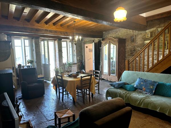 Maison de caractère – Village perché de Bourgogne – 116 m² + greniers – Proche Pouilly-en-Auxois (8 km) – A6, Dijon, Beaune