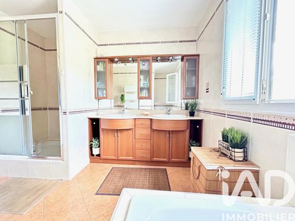 Maison à vendre 7 pièces 196 m² Saint-André-de-Seignanx