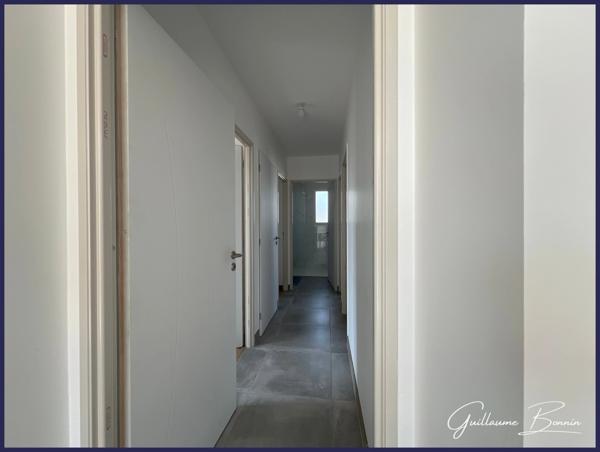 Maison à vendre 5 pièces, 4 chambres, suite parentale, garage, cour - DPE A et prestations modernes à POITIERS (86000).