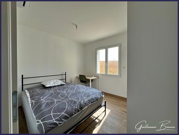 Maison à vendre 5 pièces, 4 chambres, suite parentale, garage, cour - DPE A et prestations modernes à POITIERS (86000).