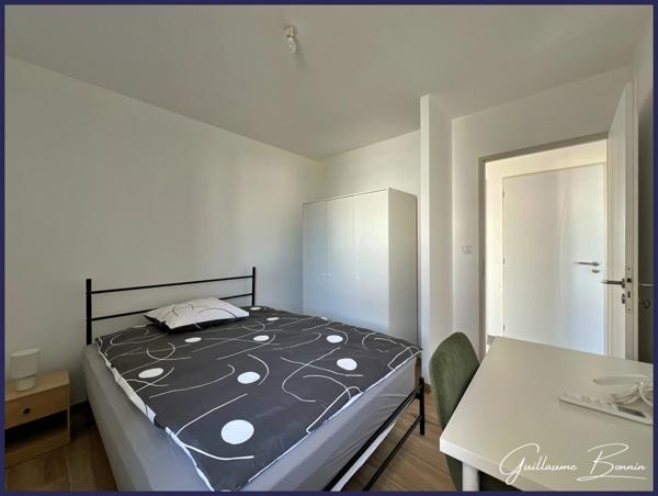 Maison à vendre 5 pièces, 4 chambres, suite parentale, garage, cour - DPE A et prestations modernes à POITIERS (86000).