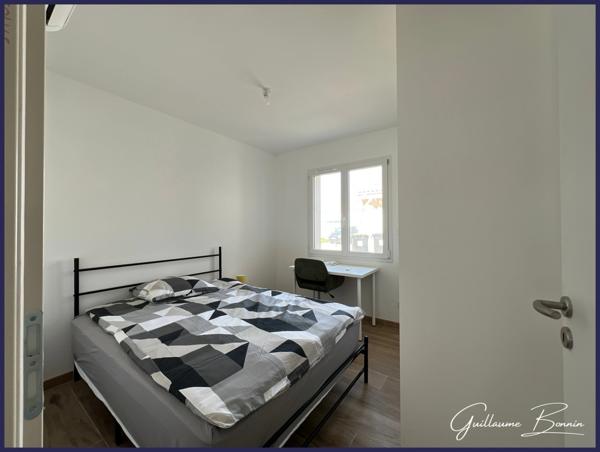 Maison à vendre 5 pièces, 4 chambres, suite parentale, garage, cour - DPE A et prestations modernes à POITIERS (86000).