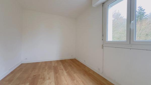 Quimper Ouest - Appartement T4 de 78 m² habitable - 1 loggia - Une terrasse - Cave.