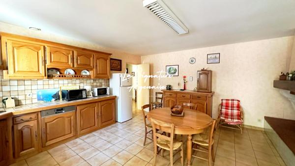 Maison familiale de 170 m² avec jardin et garages
