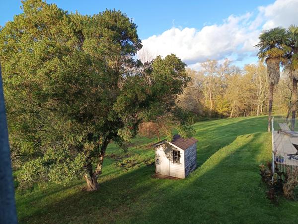 BELLE DEMEURE DE PLUS DE 300 M² AVEC PISCINE DANS UN CADRE IDYLLIQUE SUR ENVIRON 2 HECTARES