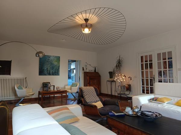 BELLE DEMEURE DE PLUS DE 300 M² AVEC PISCINE DANS UN CADRE IDYLLIQUE SUR ENVIRON 2 HECTARES