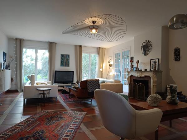 BELLE DEMEURE DE PLUS DE 300 M² AVEC PISCINE DANS UN CADRE IDYLLIQUE SUR ENVIRON 2 HECTARES