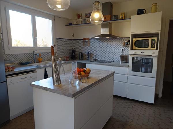 BELLE DEMEURE DE PLUS DE 300 M² AVEC PISCINE DANS UN CADRE IDYLLIQUE SUR ENVIRON 2 HECTARES